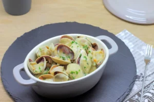 Clams in green sauce