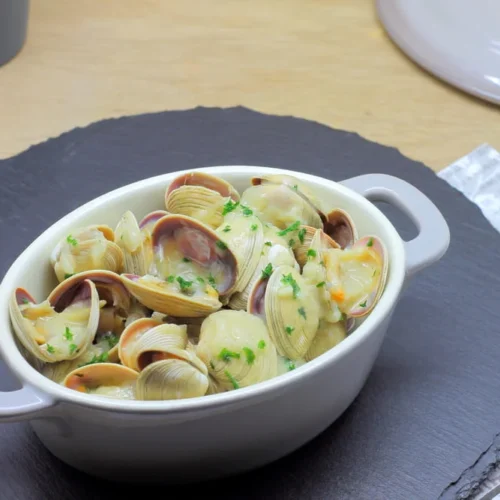 Clams in green sauce